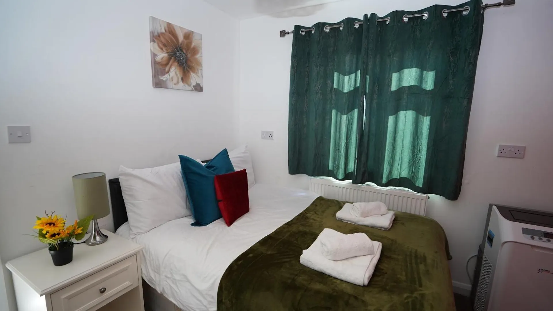 59A Comfortable 3 Bedroom Home, Sleeps 6 By Easy 2 Manage Cranford Großbritannien