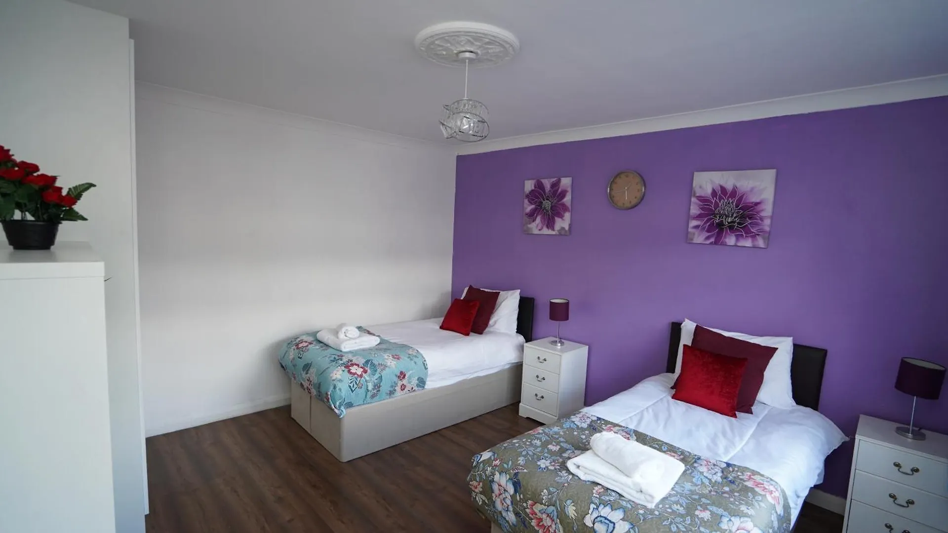 59A Comfortable 3 Bedroom Home, Sleeps 6 By Easy 2 Manage Cranford Ferienhaus